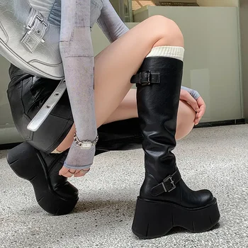 Брендовая женская обувь 2023 Новые женские сапоги до колена на танкетке Простые черные высокие сапоги Модная универсальная панк-готическая обувь