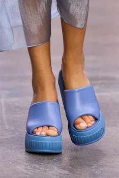 2023 Новый стиль Тапочки Летняя мода Танкетки Peep Toe Высокие каблуки Твердая женская обувь Популярные сандалии 3-5 см Платформа Zapatos Mujer
